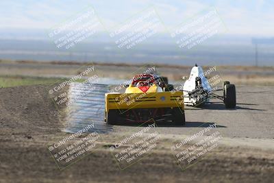 media/Oct-26-2025-CalClub SCCA (Sun) [[8ce1e69566]]/Group 6/Grapevine/